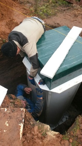 После успешной установки утепляем верх станции После успешной установки утепляем верх станции